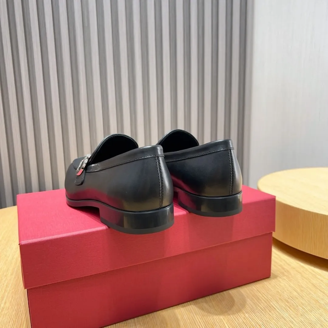Factory P620💰🔥《Ferragamo》👏Latest•High-end top brand luxury~purchasing agent, top~quality. New fashionable business men's shoes🔜The uppers are made of original open-edge beaded cowhide➕cowhide·lining, with fine workmanship. The original stylish and soft combination wear-resistant and non-slip outsole is light and comfortable on the feet. The real thing looks better in real photos. Size: 38--44